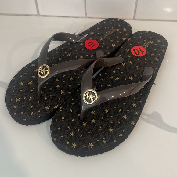 Cute Michael Kors Sandals!! - Picture 2 of 14